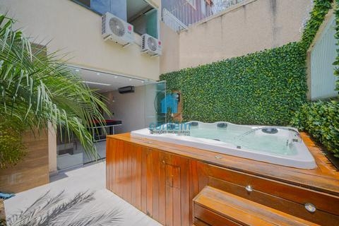 Sobrado à venda em Cotia, Jardim Rio das Pedras, com 3 suítes, com 285 m²,  Condomínio Villa D Este